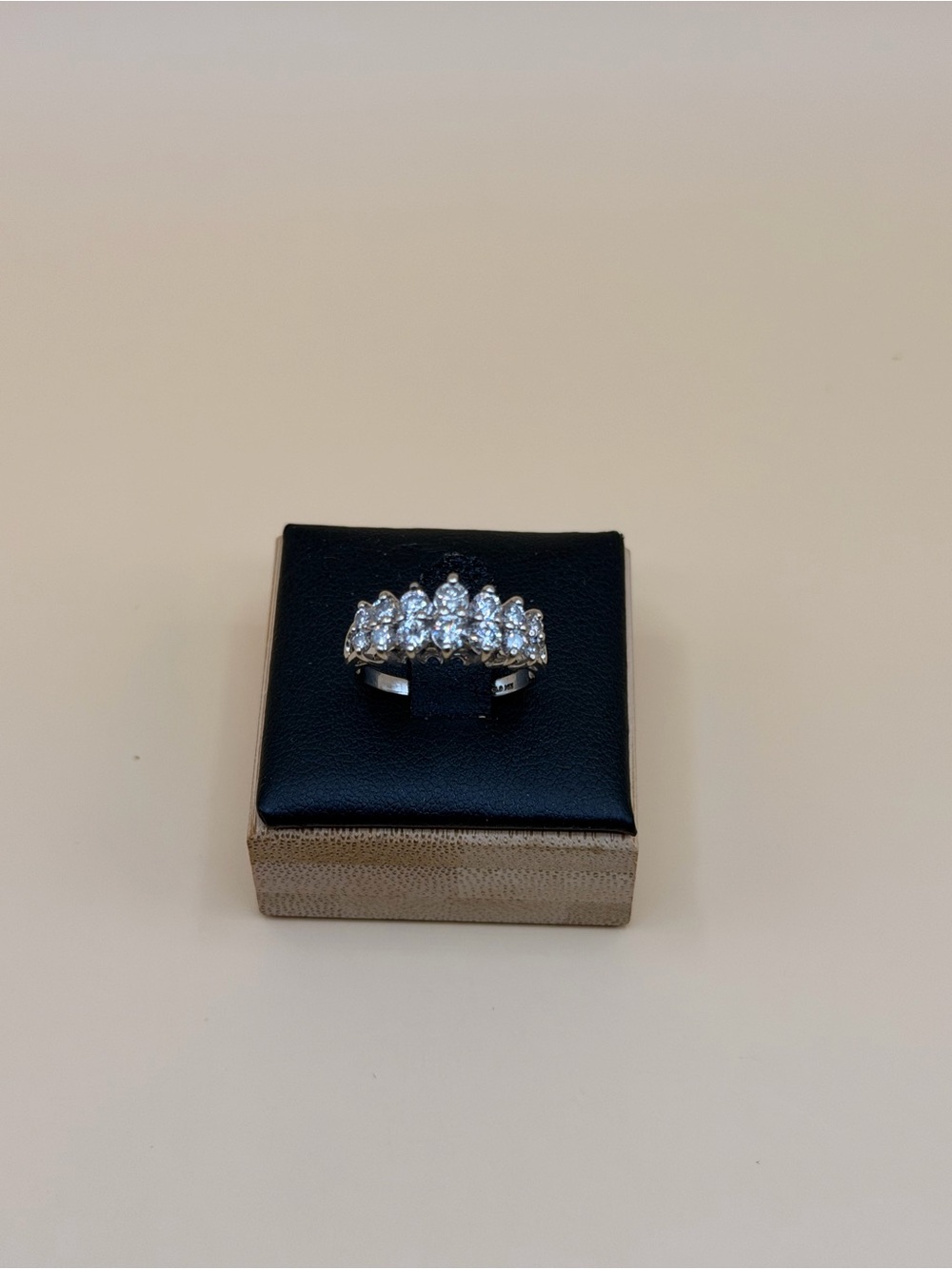 14k White Gold 1 Ctw Diamond Anniversary Ring Size 6.5.
